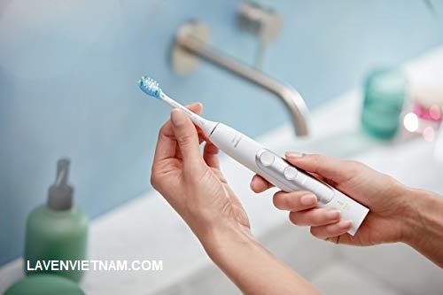 Cung cấp độ sạch của chuyên gia bằng cách loại bỏ mảng bám nhiều hơn tới 10 lần so với bàn chải đánh răng thủ công