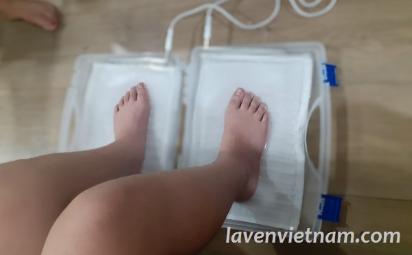 Điều trị ra mồ hôi chân bằng máy trị mồ hôi tay chân nách Dermadry - lavenvietnam