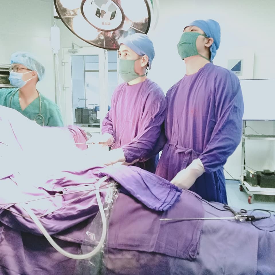 Phẫu thuật nội soi lồng ngực trong cắt mổ hạch giao cảm