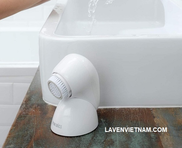 Thiết kế chống thấm nước cho phép sử dụng trong khi tắm và tắm, làm cho nó trở thành sự bổ sung hoàn hảo cho chế độ làm đẹp hàng ngày của bạn.
