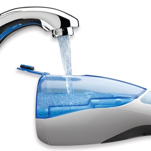 Bình chứa nước lớn giúp bạn vệ sinh răng miệng sạch sẽ chỉ trong 1 lần đổ nước