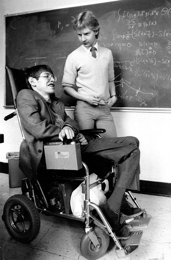 Nhà vật lý Stephen Hawking đã qua đời sau hơn 50 năm chiến đấu với ALS
