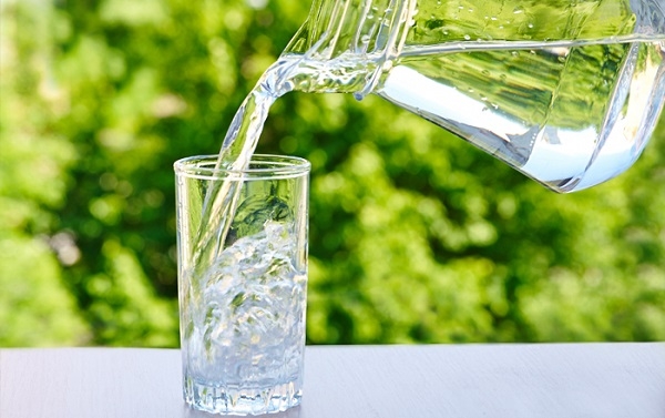 Uống nhiều nước giúp bạn khỏe mạnh hơn khi nhiễm bệnh